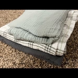 Olive and Rain swaddle blankets, set of 3. EUC